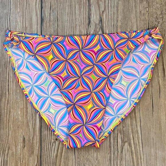 New No Boundaries Geometric Bikini - Picture 2 of 3